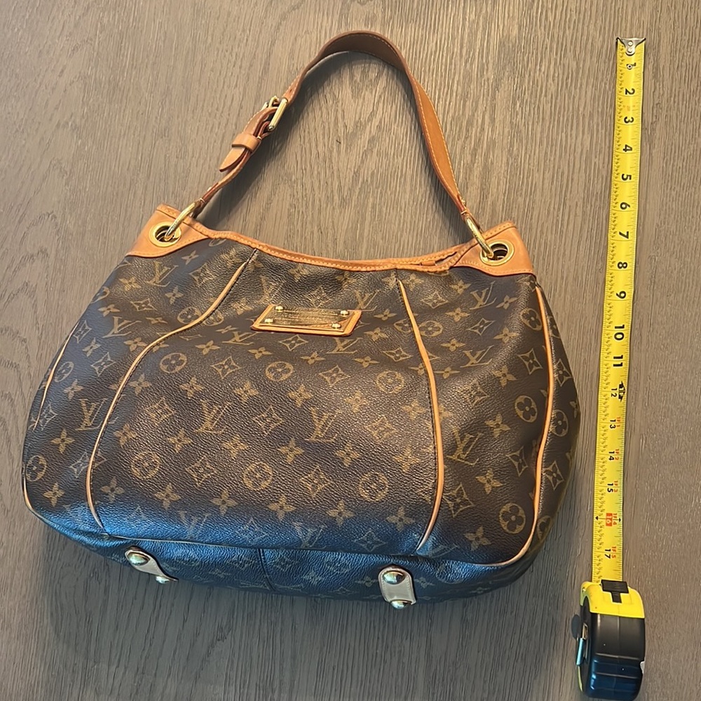 Louis Vuitton large Galliera bag used but in great shape. - Picture 5 of 13
